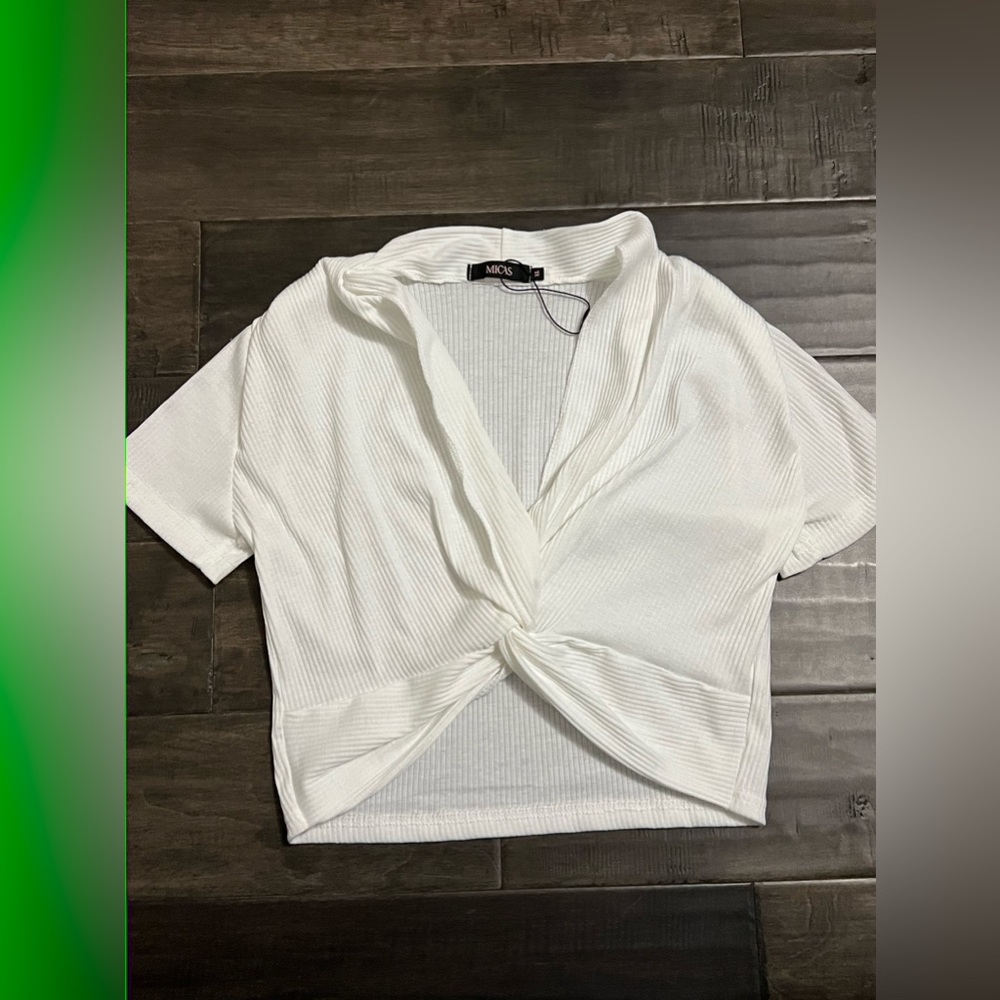 Micas Twisted Detail Cropped Shirt